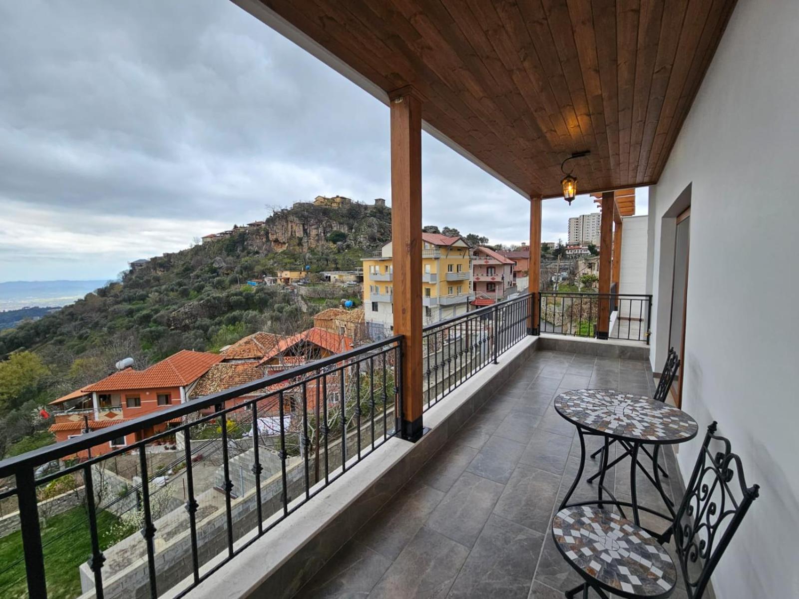 Vila Dani Near Castle And Old Bazar Kruje Exterior photo